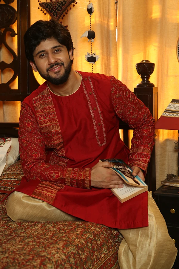 ARCHITECTURAL HERITAGE RED KURTA Hover