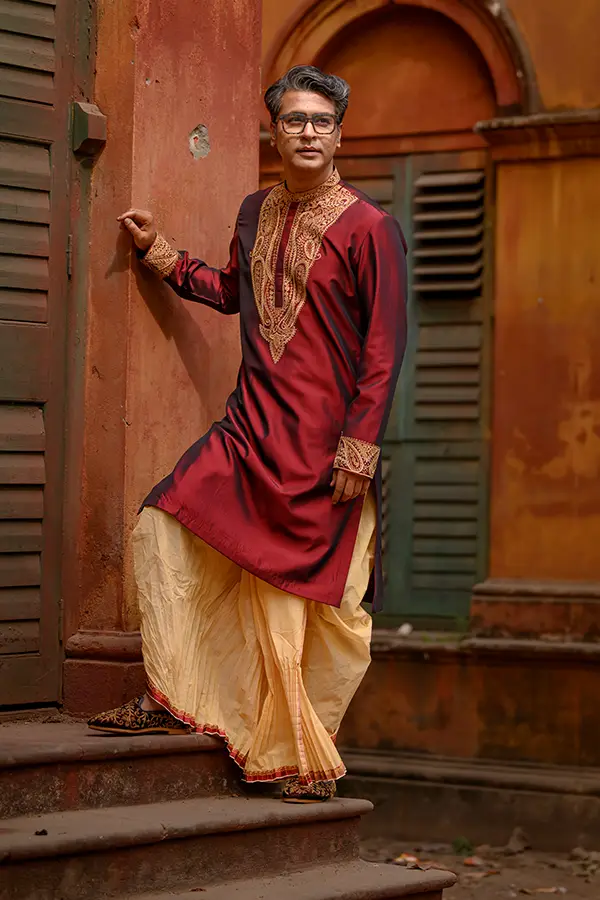 ARTISTIC PAISLEY YOKE MAROON KURTA