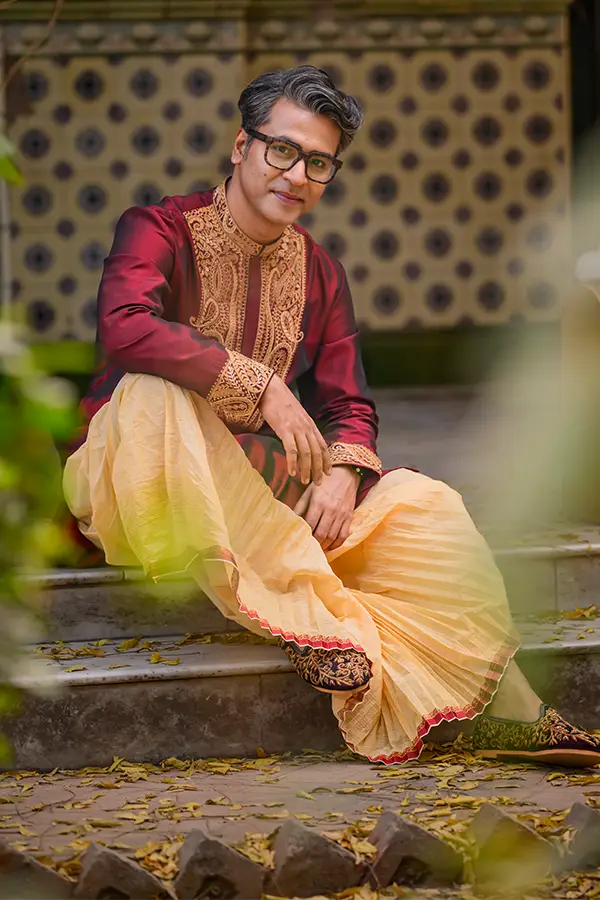 ARTISTIC PAISLEY YOKE MAROON KURTA Hover