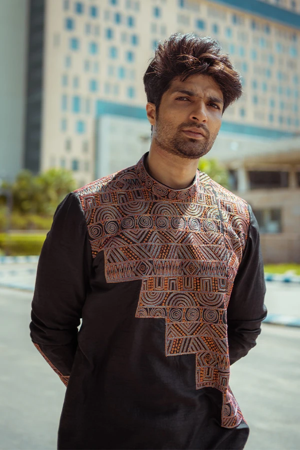 BACK HISTORIC MOTIF EMBROIDERED COUTURE Hover