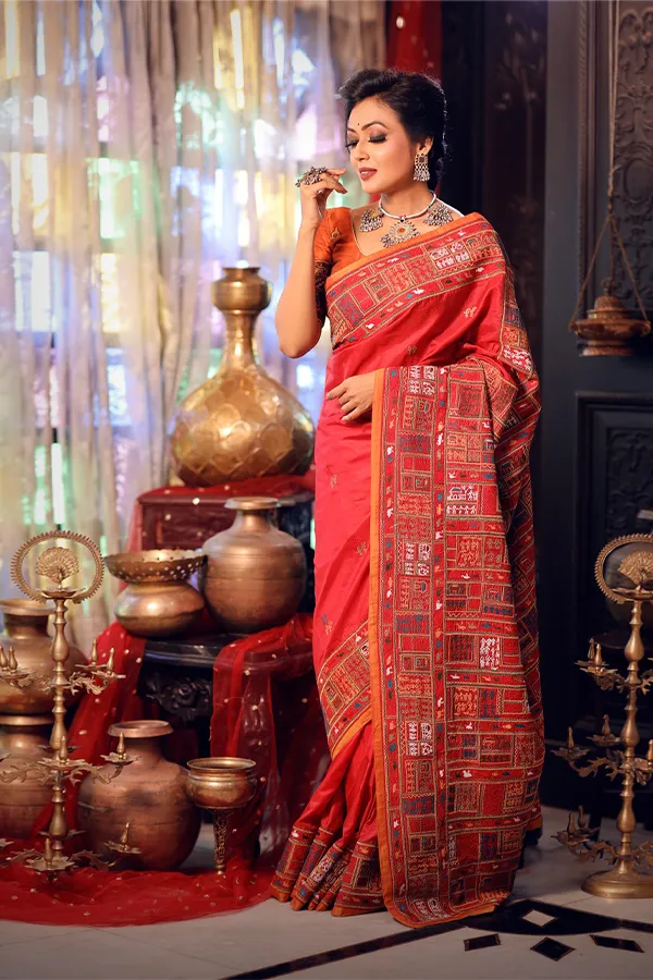 BAHAR || TIMELESS ELEGANT MINIATURE ART SAREE Hover