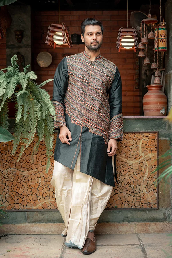 BLACK ASSYMETRIC MONGOLIAN HANDCRAFTED ACHKAN