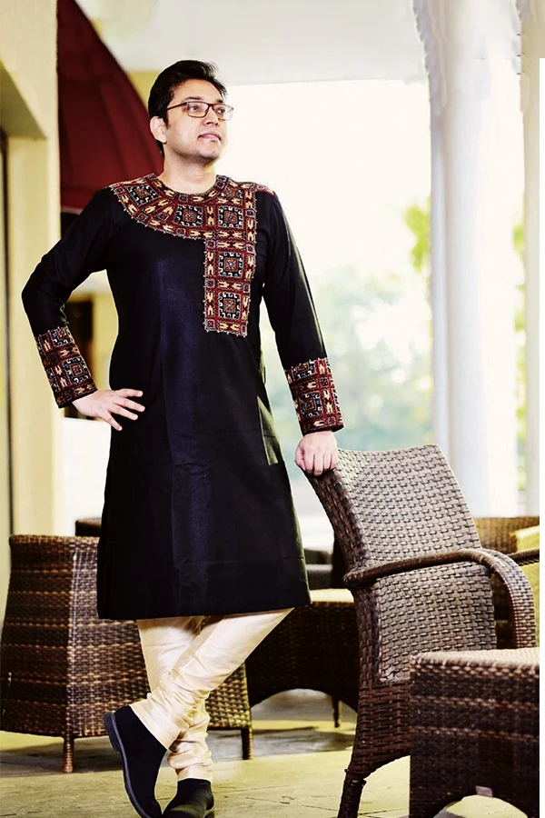 BLACK SIDE PANEL MONGOLIAN ART KURTA SET
