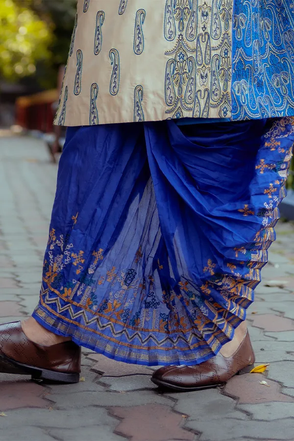 BLUE TRIBAL MOTIF BORDER