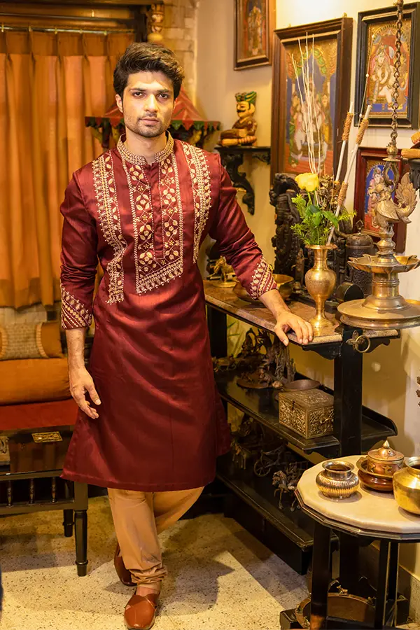 ELEGANT KANTHA YOKE MAROON KURTA