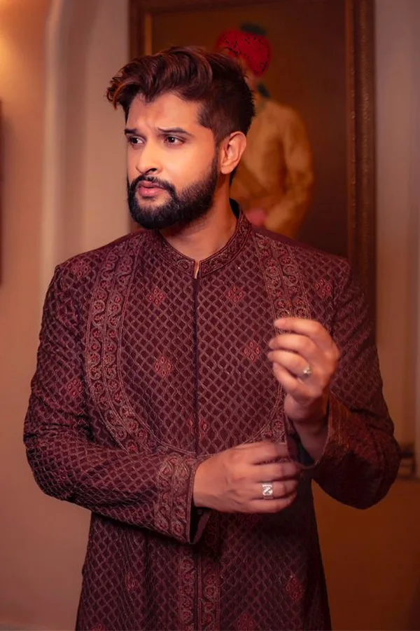 HERITAGE ARCHITECTURAL JAAL EMBROIDERED ACHKAN Hover