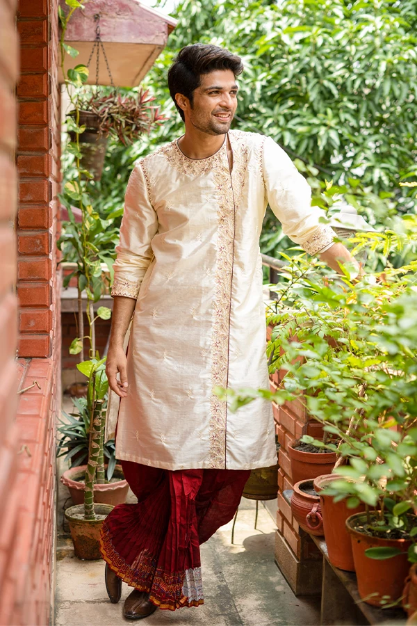 IVORY HANDCRAFTED ETHNIC INDIAN KURTA Hover
