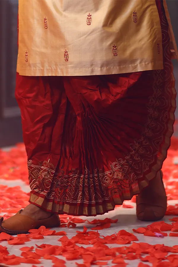 MAROON SLIK GEOMETRIC DESIGN