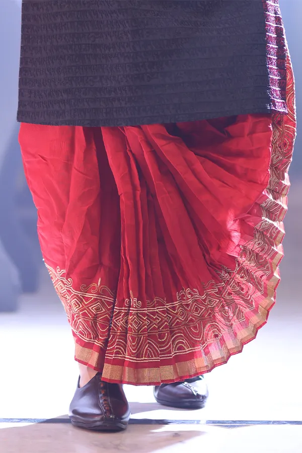 MAROON GEOMETRIC DESIGN