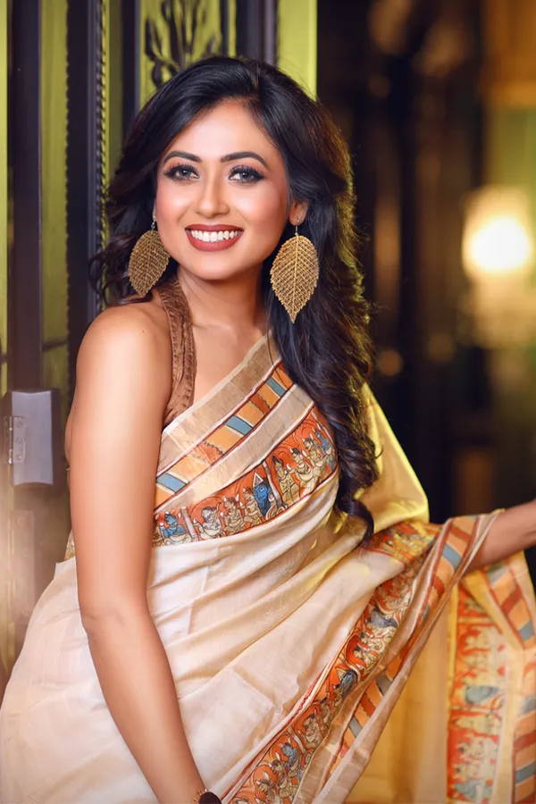 PATTACHITRA || VINTAGE TUSSAR HANDPAINTED PATTACHITRA SAREE Hover