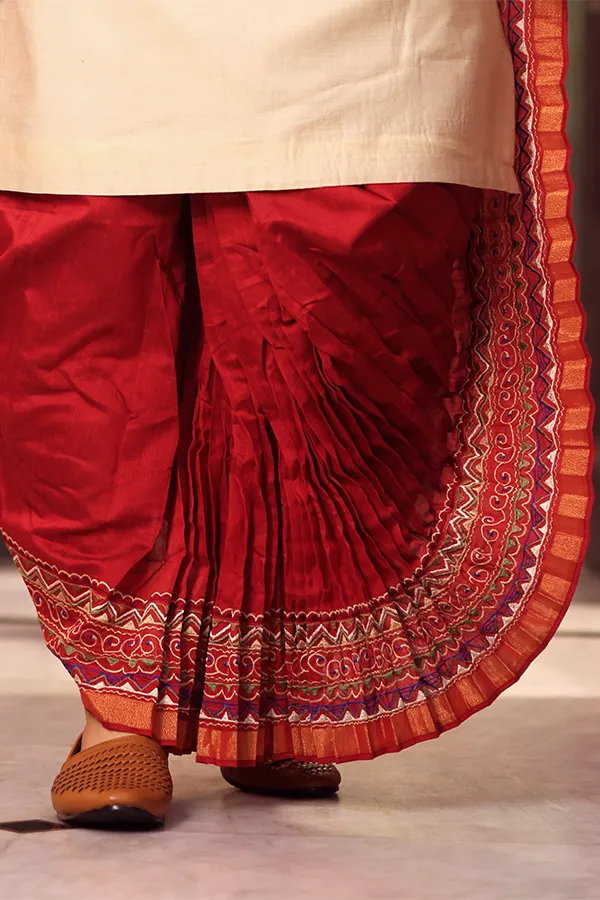 REDDISH MAROON MANDALA MOTIF DESIGN