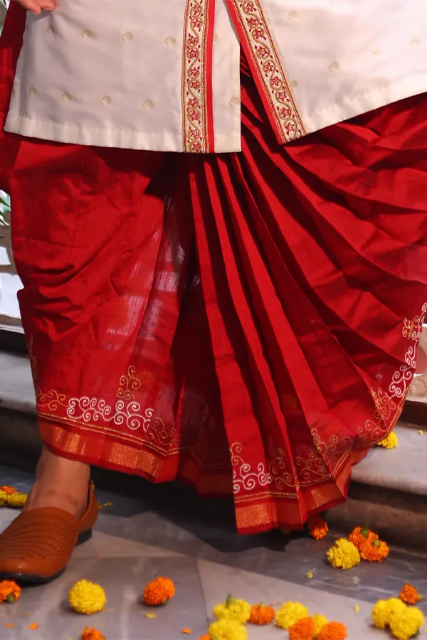 REDDISH MAROON SLEEK CREEPER DESIGN