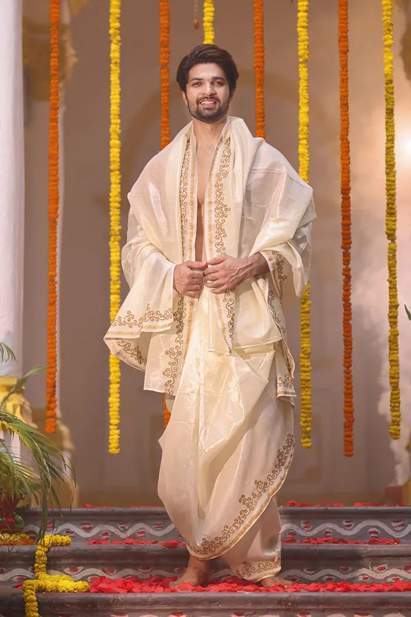 TIMELESS EMBROIDERED JORE SET Hover