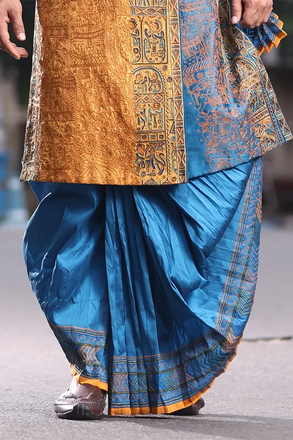 TURQUOISE VERTICAL ZIGZAG DESIGN