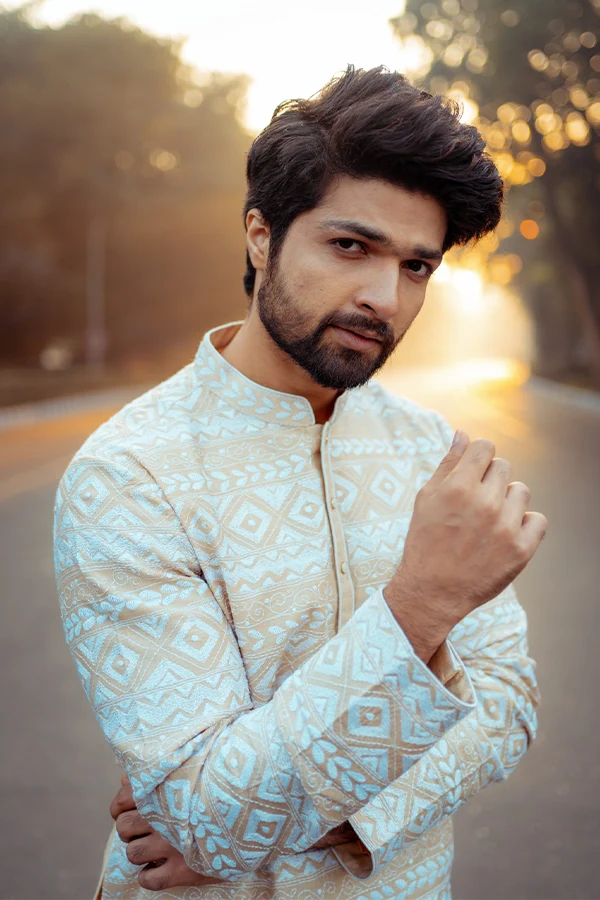 TUSSAR KANTHA EMBROIDERED ETHNIC KURTA